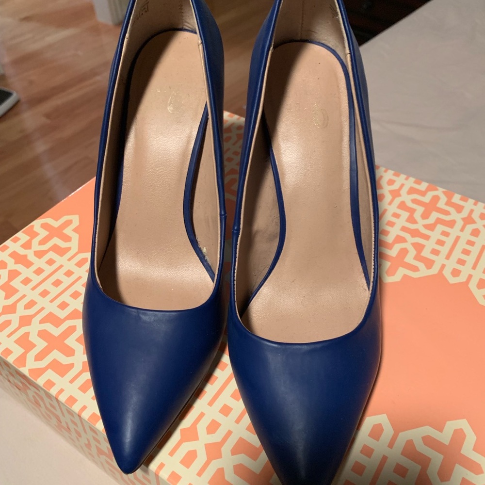 No.6 Navy blue Heels